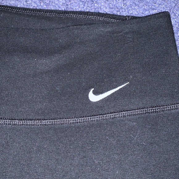 Women’s Nike capris - Picture 2 of 3